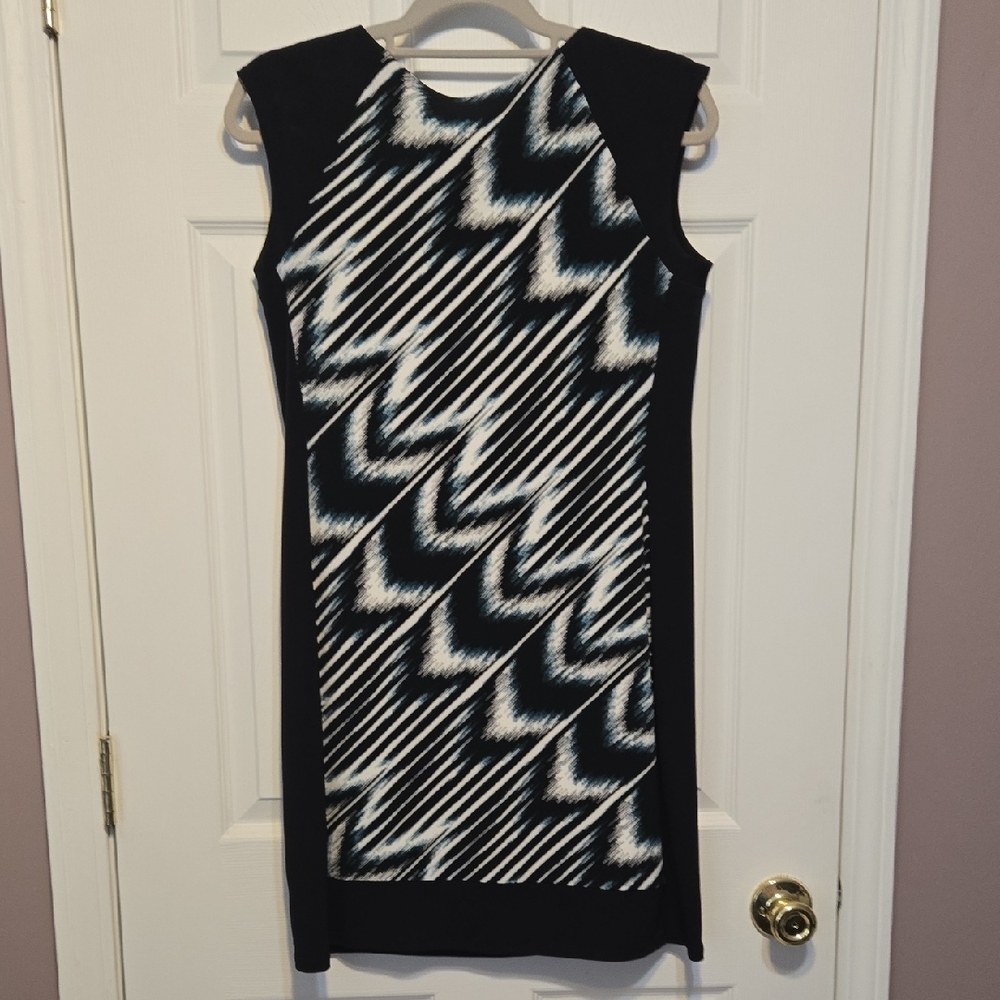 London Times Black and White Geometric Midi Dress - Picture 5 of 5